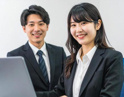 働く男女の同僚ビジネスパーソンの写真