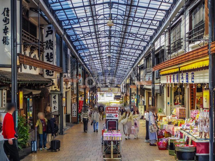 【静岡県】熱海市・平和通り名店街 平和通り名店街,商店街,静岡県の写真素材