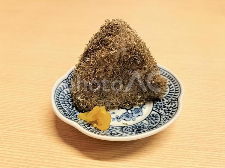 富山B級グルメ　黒とろろ昆布おむすび1 おにぎり,おむすび,とろろの写真素材
