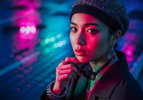 サイバー調女性ナイトポートレート サイバー調女性ナイトポートレートの写真