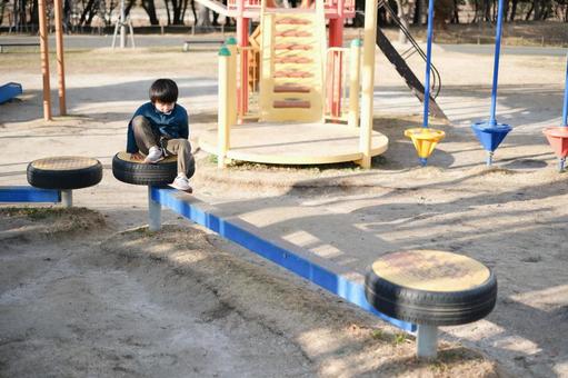 公園で遊ぶ子供 公園で遊ぶ子供の写真