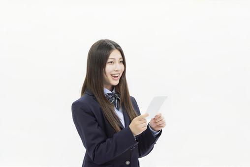 合格発表の掲示板を確認する女子高生 合格発表の掲示板を確認する女子高生 女子高生,人物,受験生の写真素材