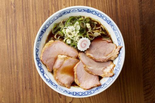濃厚醤油ラーメン 濃厚醤油ラーメン 濃厚醤油ラーメン,濃厚醤油,湯気の写真素材