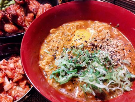 がっつり韓国風ラーメン がっつり韓国風ラーメン ラーメン,インスタント麺,袋麺の写真素材