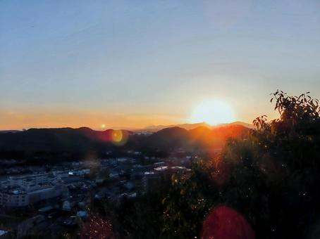 天覧山の夕日 天覧山,夕日,日の入りの写真素材