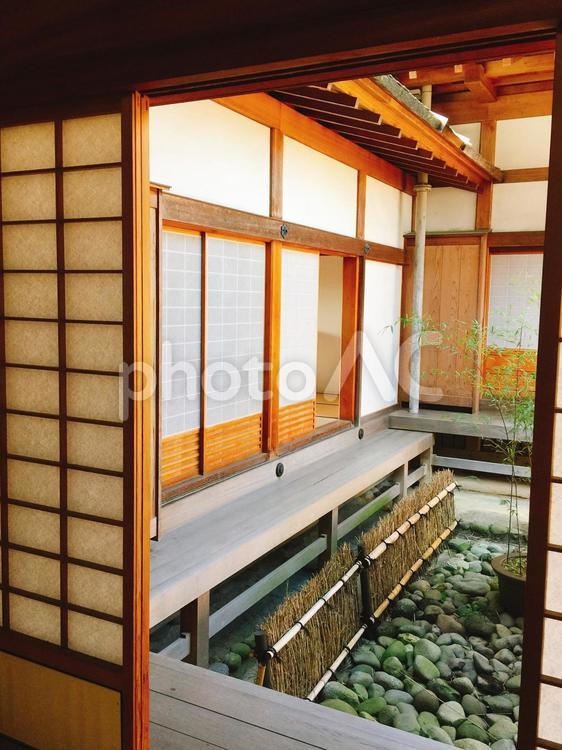 和風の風景 屋内で,窓,建築の写真素材