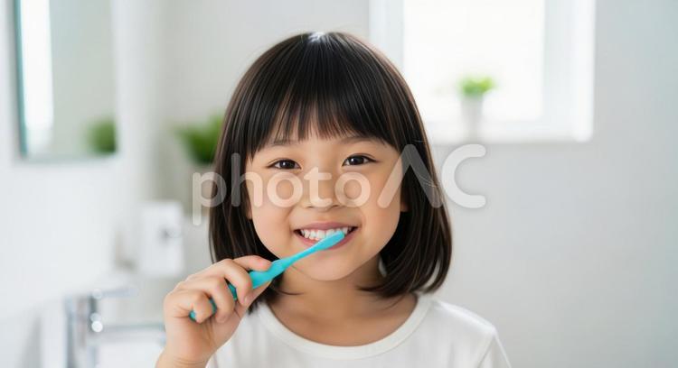 洗面所で歯を磨く女の子 子供,歯磨き,女の子の写真素材