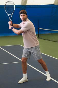 両手でラケットをかまえる男性選手 男性,外国人,テニスの写真素材