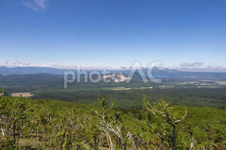 摩周湖第1展望台から見た白い硫黄山 道東,摩周湖,第１展望台の写真素材