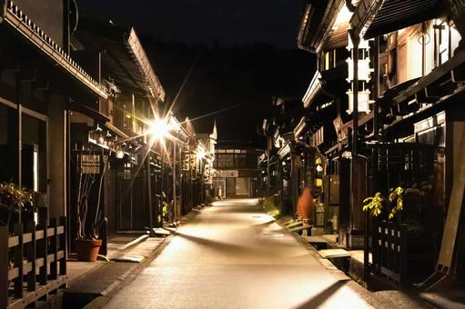 幻想的な夜の飛騨高山、古い町並み 幻想的な夜の飛騨高山、古い町並み 日本,岐阜県,高山市の写真素材