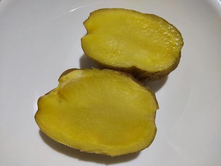 蒸したじゃがいも（キタアカリ）断面 キタアカリ,北あかり,じゃがいもの写真素材