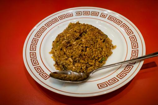 味濃いめの黒いチャーハン 味濃いめの黒いチャーハンの写真