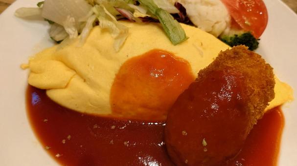 オムライス オムライス,コロッケ,卵の写真素材