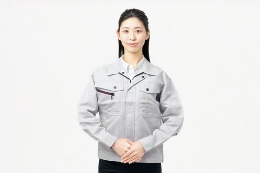 作業服を着た若い女性 作業服を着た若い女性 作業服,女性,あいさつの写真素材
