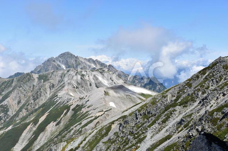 立山の登山風景（黒部アルペンルート） 立山,雄山,北アルプスの写真素材