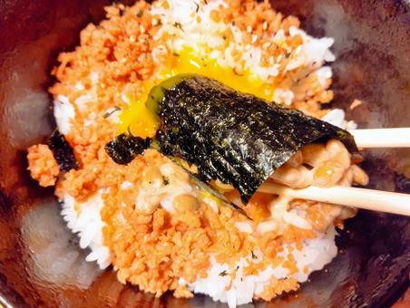 しゃけたまなっとごはん しゃけたまなっとごはん しゃけ,鮭フレーク,納豆の写真素材