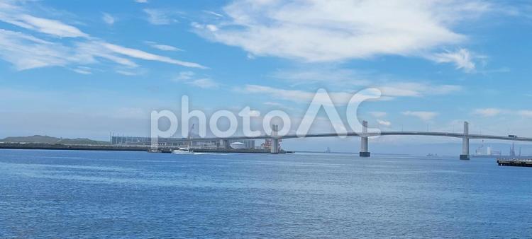 海辺の風景 海辺,橋,晴天の写真素材