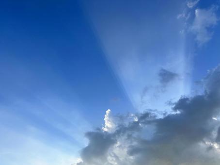 雲から差し込む光 雲から差し込む光の写真