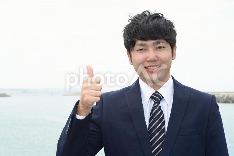 いいねのジェスチャーをするビジネスマン 男性,ビジネス,ビジネスマンの写真素材