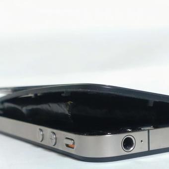 破裂寸前 膨張したリチウムイオン電池 破裂寸前 膨張したリチウムイオン電池の写真