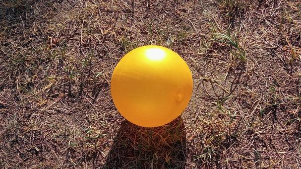 黄色いボールと影(影下) 黄色いボールと影(影下) ボール,黄色,影の写真素材