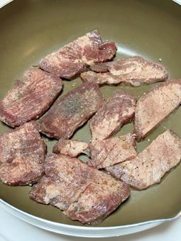 おうちで牛タン焼肉 おうちで牛タン焼肉 おうつごはん,牛タン,焼肉の写真素材