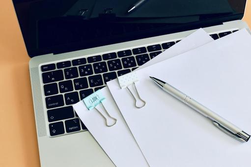 ビジネスイメージ 書類作成 デスクワーク ビジネスイメージ 書類作成 デスクワーク ビジネスイメージ,デスクワーク,書類作成の写真素材
