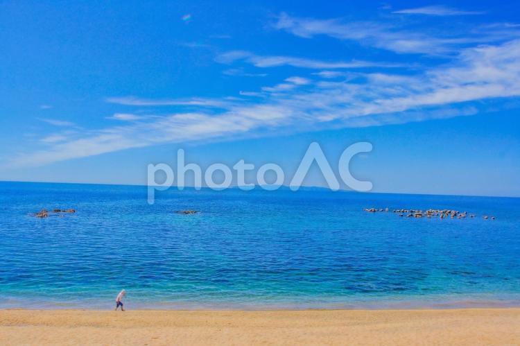 青空と澄んだ海の海岸 海,砂浜,青空の写真素材