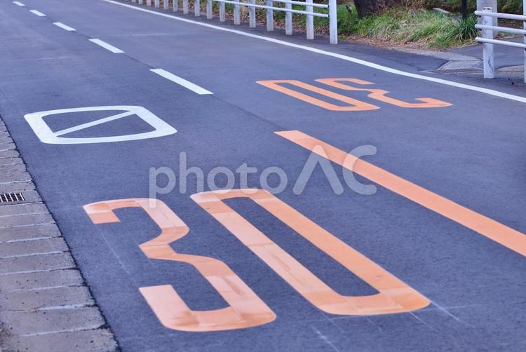 30キロ制限（路面標示） 道路,30キロ制限,速度制限の写真素材