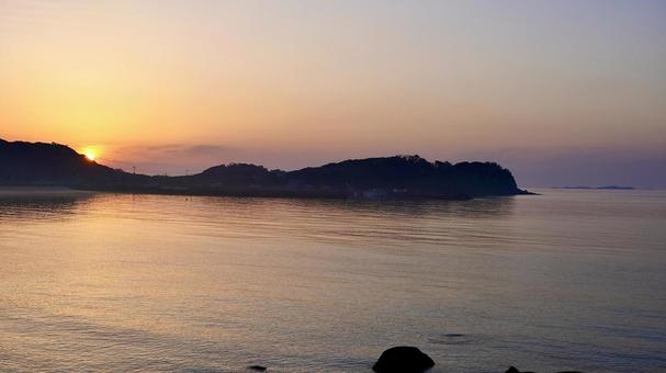 Tsutsukihama Beach at sunrise in Iki City, Nagasaki Prefecture, JPG