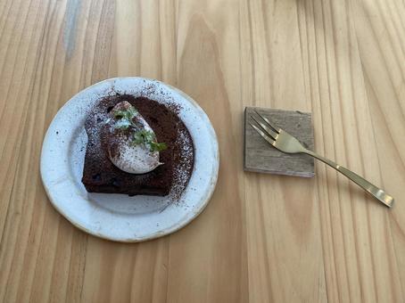 チョコパウンドケーキとフォーク チョコパウンドケーキとフォークの写真