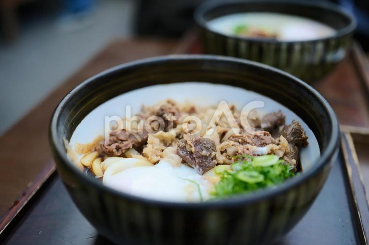 お盆の上の瀬戸うどん 瀬戸うどん,うどん,牛肉の写真素材