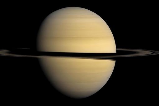 土星と環のシルエット 土星と環のシルエットの写真