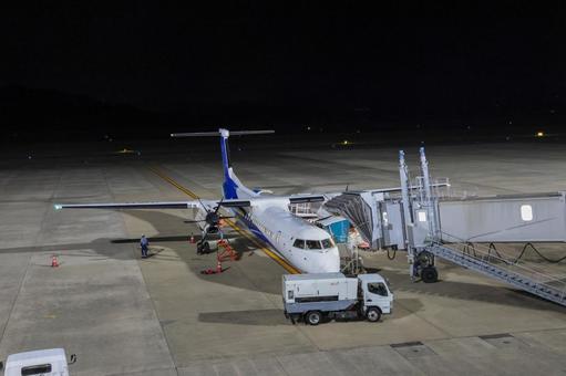 長崎ナイトエアポート 飛行機,航空機,旅客機の写真素材