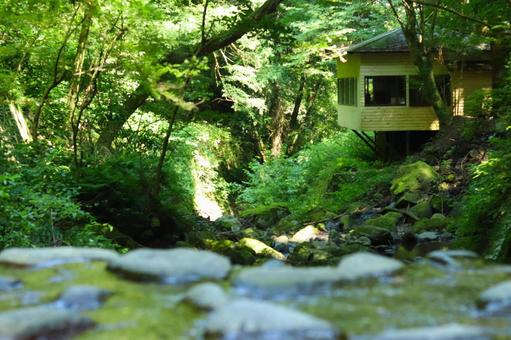 小屋の見える水辺 小屋の見える水辺の写真