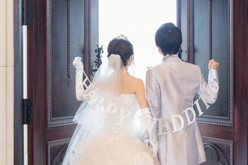 Newlyweds with garland ② Newlyweds with garland ②