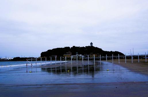 江の島の白杭 江の島の白杭 江の島,海,海辺の写真素材