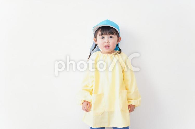 帽子をかぶった幼稚園児 卒園,遊ぶ,新学期の写真素材