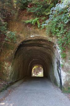 トンネル道 トンネル道 トンネル,岩肌,怖いの写真素材