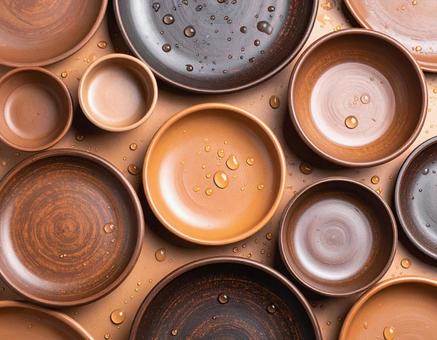 茶色い焼き皿の写真