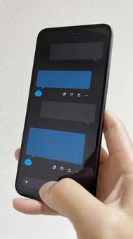 スマホ操作(対話型生成AIサービス風) スマホ操作(対話型生成AIサービス風) 生成ai,対話型生成ai,aiの写真素材