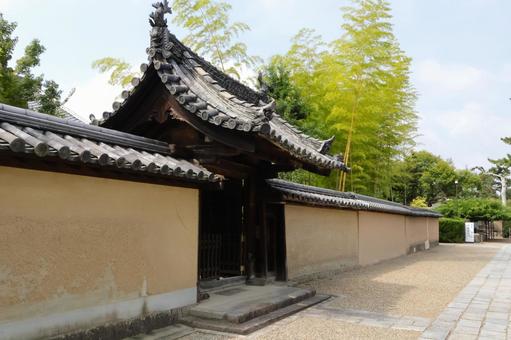 西大寺の境内(奈良県奈良市) 西大寺の境内(奈良県奈良市) 西大寺,境内,寺の写真素材
