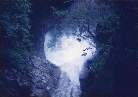奥新川の清水滝を上から見る 奥新川の清水滝を上から見る 清水滝,滝,滝つぼの写真素材