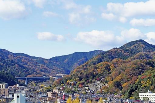 小仏峠を見渡す街並み、紅葉の季節 小仏峠を見渡す街並み、紅葉の季節 小仏峠,高尾山,小仏城山の写真素材