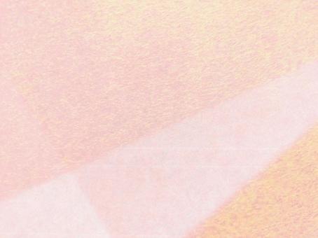 和紙 黄色が滲んだピンクを重ねたわら半紙 和紙 黄色が滲んだピンクを重ねたわら半紙の写真