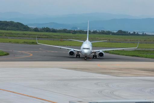 青空の下の米子空港 青空の下の米子空港の写真