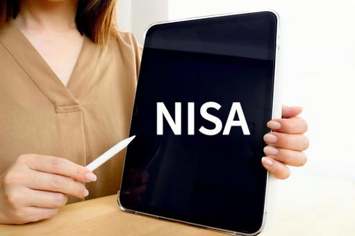 タブレットを持つ女性 NISAイメージ タブレットを持つ女性 NISAイメージ nisa,投資,資産運用の写真素材