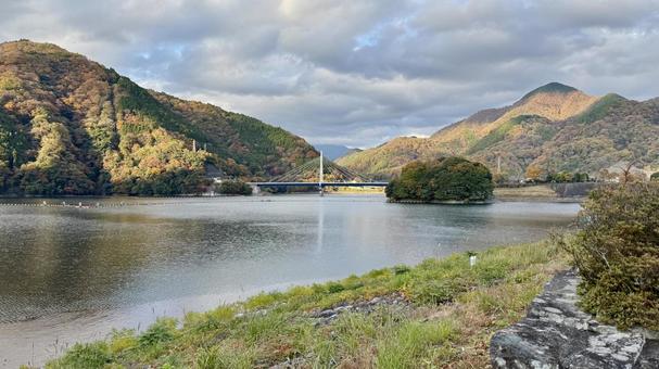 夕方の河川 丹沢湖,湖,ダムの写真素材