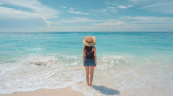 夏のビーチ:麦わら帽子をかぶった女性 夏のビーチ:麦わら帽子をかぶった女性の写真