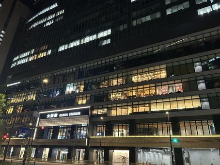 夜の大阪駅西口 夜の大阪駅西口の写真